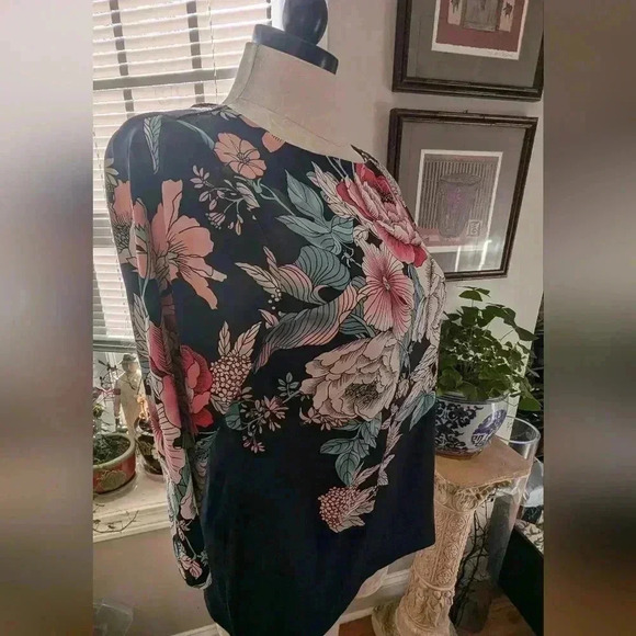 Charter Club Women's Floral Top Size L - Picture 11 of 16